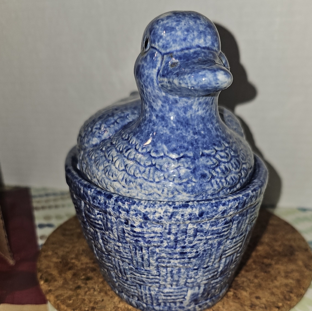 Blue Pottery Sponge Duck            Casserole Bleu Cordon